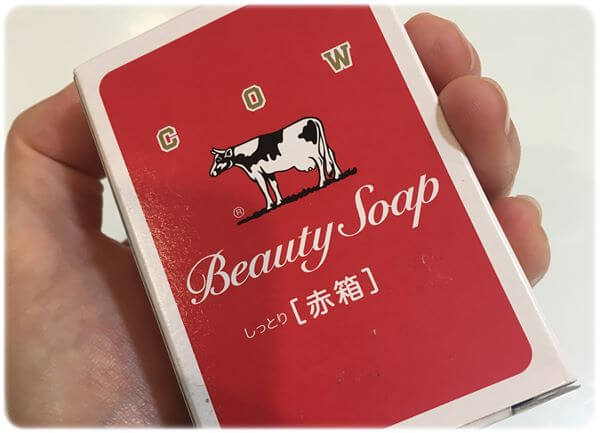 牛乳石鹸 赤箱手に持ったサイズ感